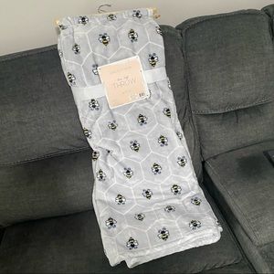 Super soft spring grey bee honeycomb throw blanket
